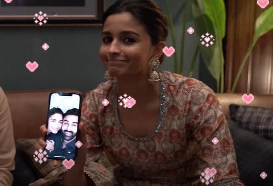 रणबीर कपूर आलिया भट्ट की शादी की खबरों के बीच वायरल हुआ ये पोस्टर, फैंस ने पूछा- डेट कब है?