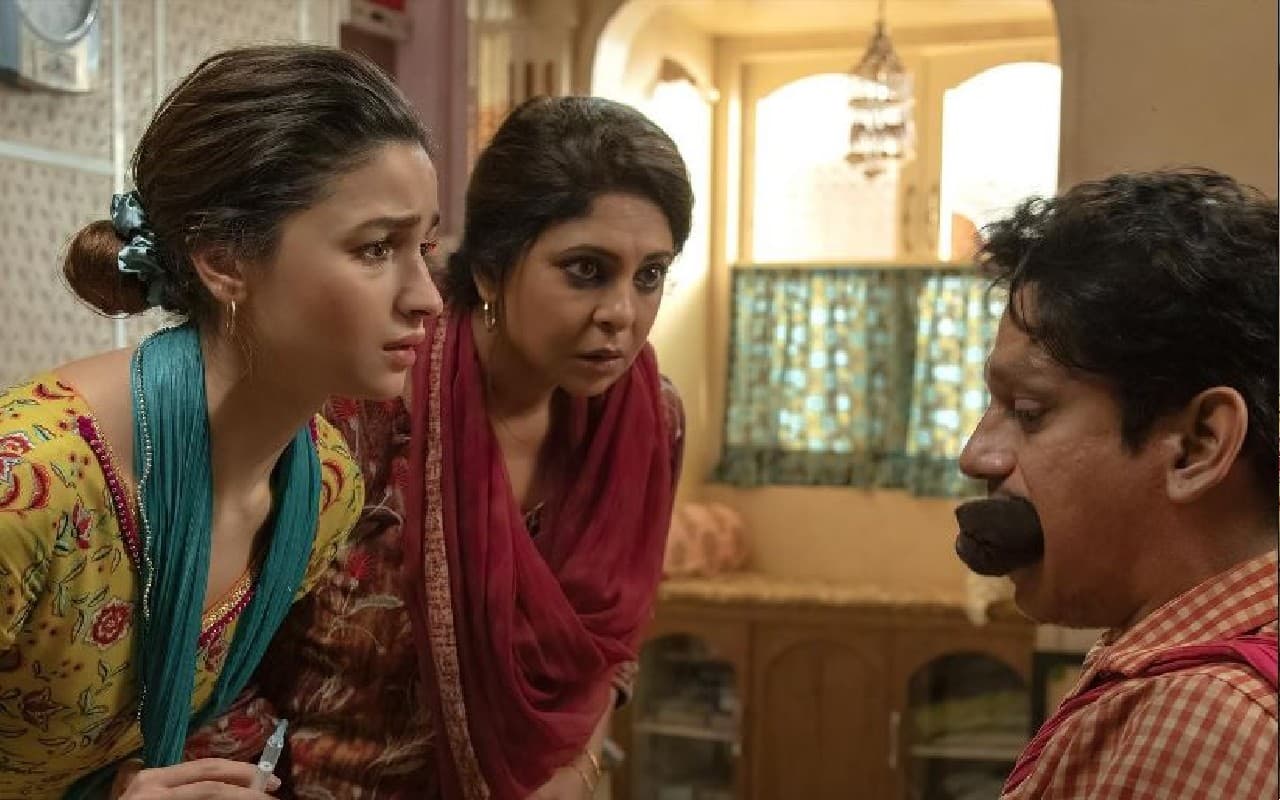 Darlings Movie Review: आलिया भट्ट और शेफाली शाह की शानदार परफॉर्मेंस बनाती है डार्लिंग्स को खास