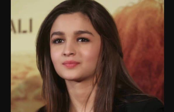 आलिया भट्ट इस वजह से हो रहीं ट्रोल, VIDEO देख यूजर्स बोले- इतना एटीट्यूड...