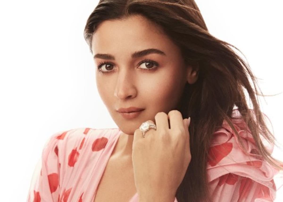 प्रेग्नेंट आलिया भट्ट का ग्लैमरस फोटोशूट, फैंस की नजरें अटकी इस खास चीज पर, रणबीर कपूर से है कनेक्शन