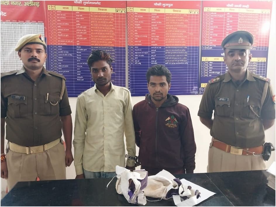 Aligarh News: पुलिस के हाथ लगी बड़ी सफलता, मंदिर से मूर्ति चुराने वाले 3 आरोपी गिरफ्तार, ये थी प्लानिंग