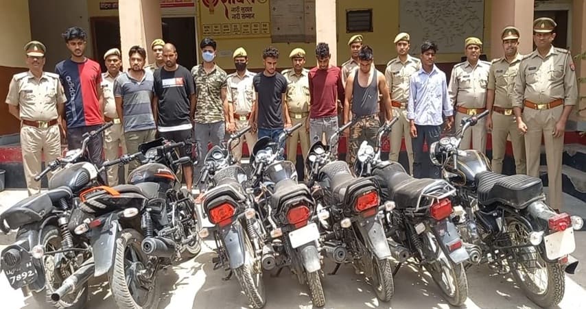 Aligarh News: अलीगढ़ में पुलिस के हाथ लगे दो पहिया वाहन चोर, 8 गिरफ्तार, लाखों का सामान बरामद