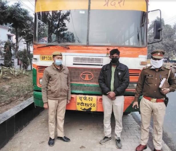 Aligarh News: प्राइवेट बस को पेंट कर बना दिया रोडवेज, पुलिस चेकिंग में खुली पोल, ड्राइवर गिरफ्तार