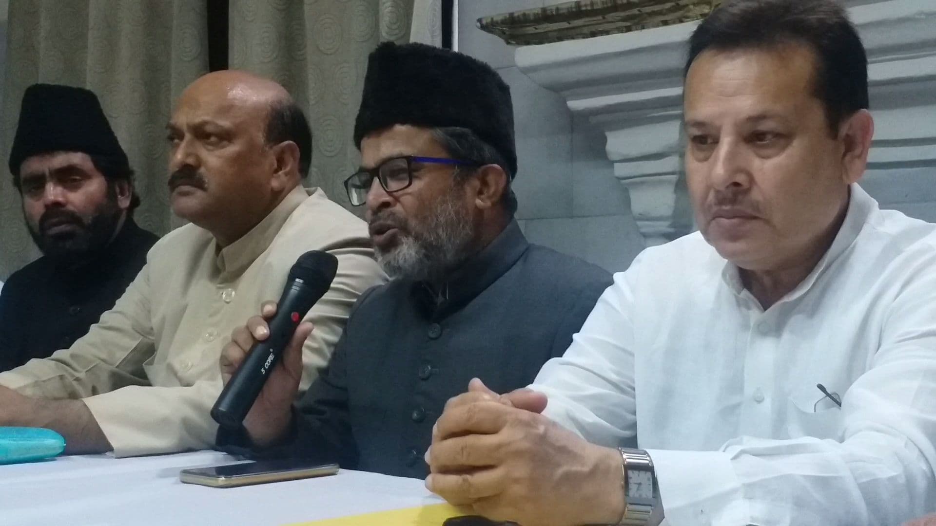 Muharram: अलीगढ़ शहर मुफ्ती ने मातम में खून बहाने वालों से की रक्तदान की अपील, कहा सड़क पर न तोड़े ट्यूबलाइट