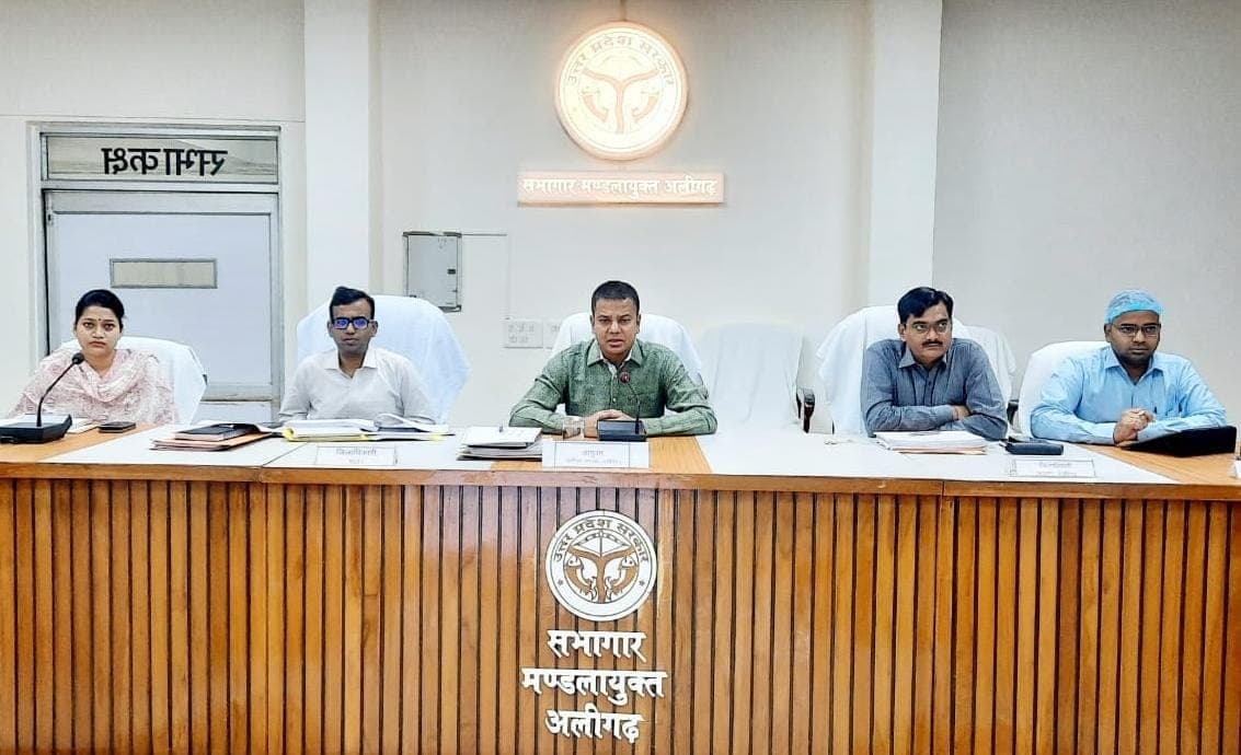 Aligarh News: अलीगढ़ मंडल में कौन-से कार्यालय हैं सबसे अच्छे और खराब, मंडलायुक्त ने जारी की लिस्ट Aligarh News: अलीगढ़ मंडल में कौन-से कार्यालय हैं सबसे अच्छे और खराब, मंडलायुक्त ने जारी की लिस्ट