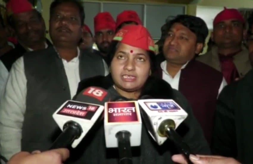 UP Election: आसान नहीं है अखिलेश यादव के नाम की स्पेलिंग, यकीन न हो तो देखें SP प्रत्याशी का वायरल वीडियो