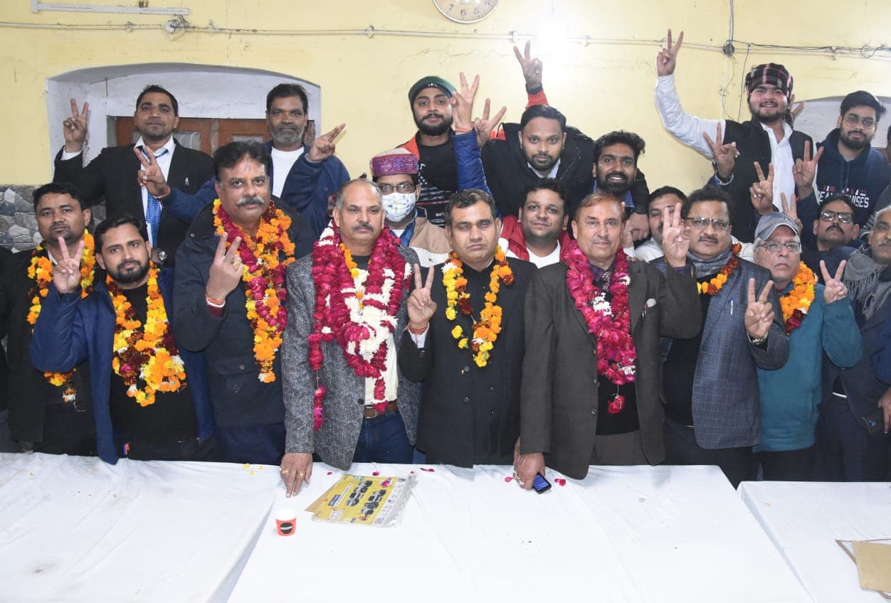 41 राउंड की गिनती के बाद जारी हुआ रिजल्ट, जगदीश सारस्वत बने अलीगढ़ बार एसोसिएशन के नए अध्यक्ष, देखें पूरी List