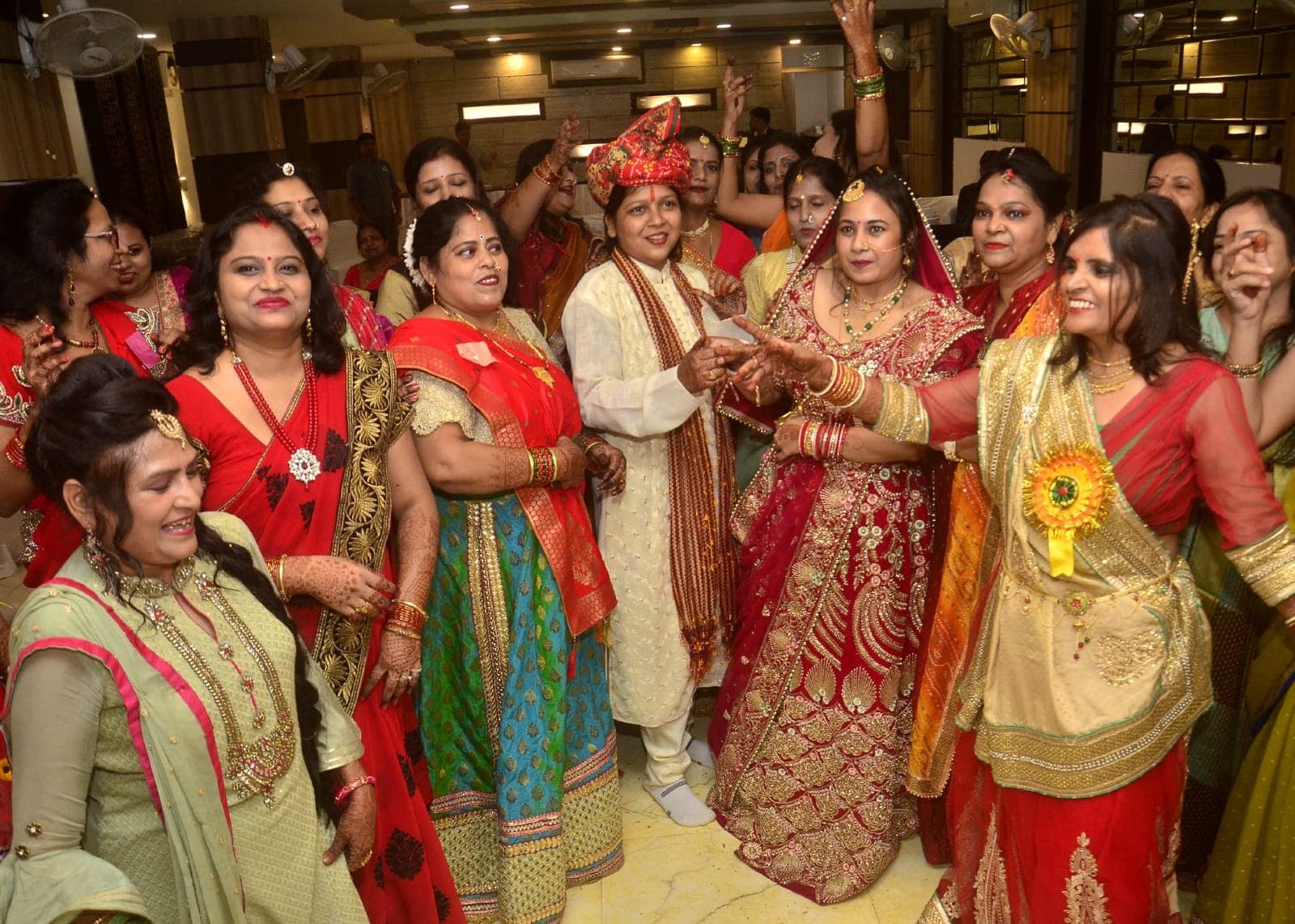 अलीगढ़ में अनोखा विवाह! दुल्हन का दूल्हा देख लोग हैरान, आप भी देखें