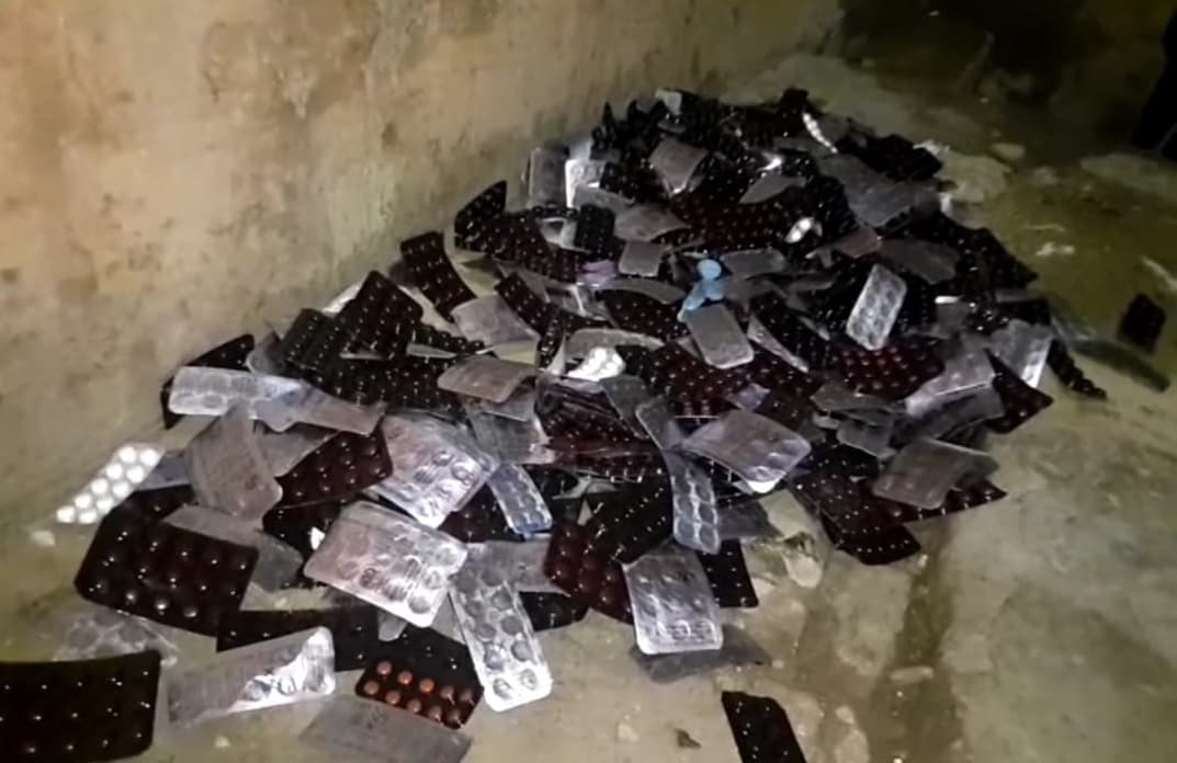 UP 68500 शिक्षक भर्ती: मंत्री के इंतजार में खुले में अभ्यर्थियों ने गुजारी रात, जानें क्या है पूरा मामला