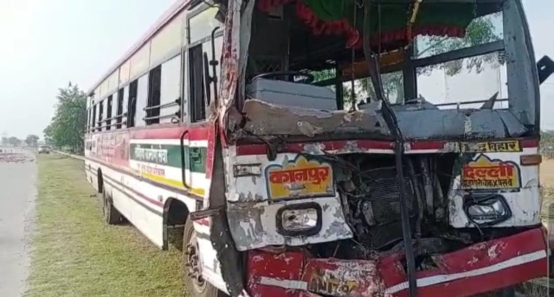 अलीगढ़ः यमुना एक्सप्रेस वे पर रोडवेज बस और ट्रैक्टर ट्रॉली में भिड़ंत, 18 यात्री घायल, चार की हालत गंभीर