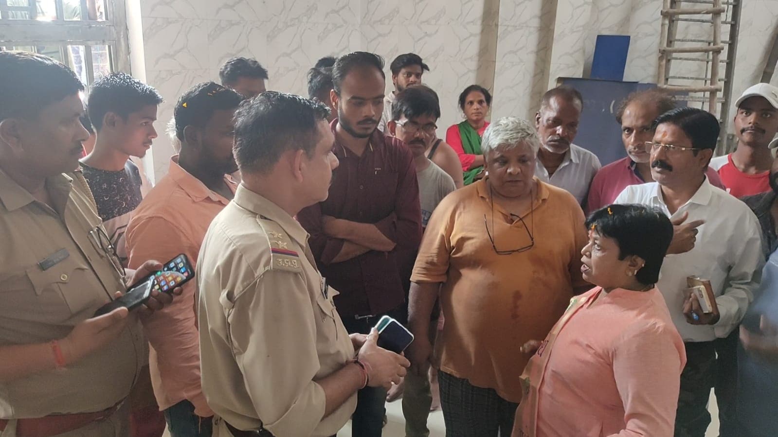 अलीगढ़ में शिव मंदिर की मूर्तियों को युवक ने किया क्षतिग्रस्त, पुलिस ने गिरफ्तार कर दर्ज किया मुकदमा