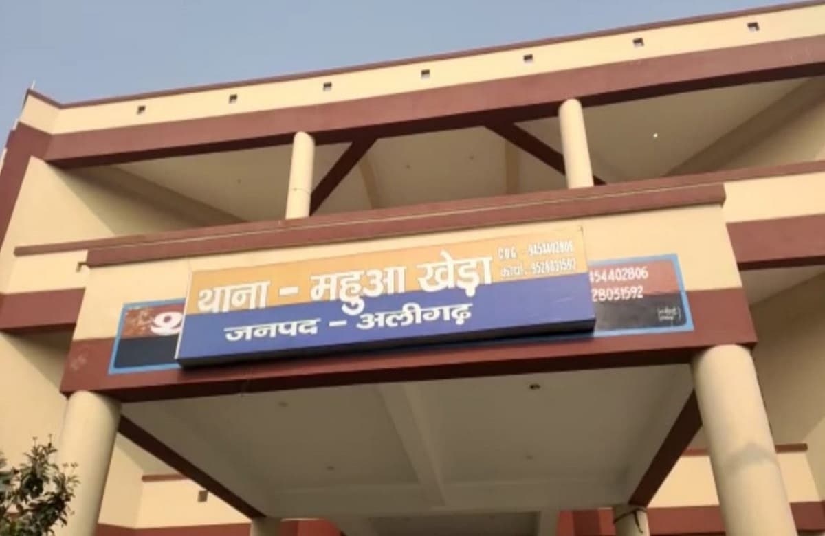 अलीगढ़: मोबाइल पर गेम खेल रहा था किशोर, डिप्रेशन में आकर किया आत्महत्या, सुसाइड नोट बरामद