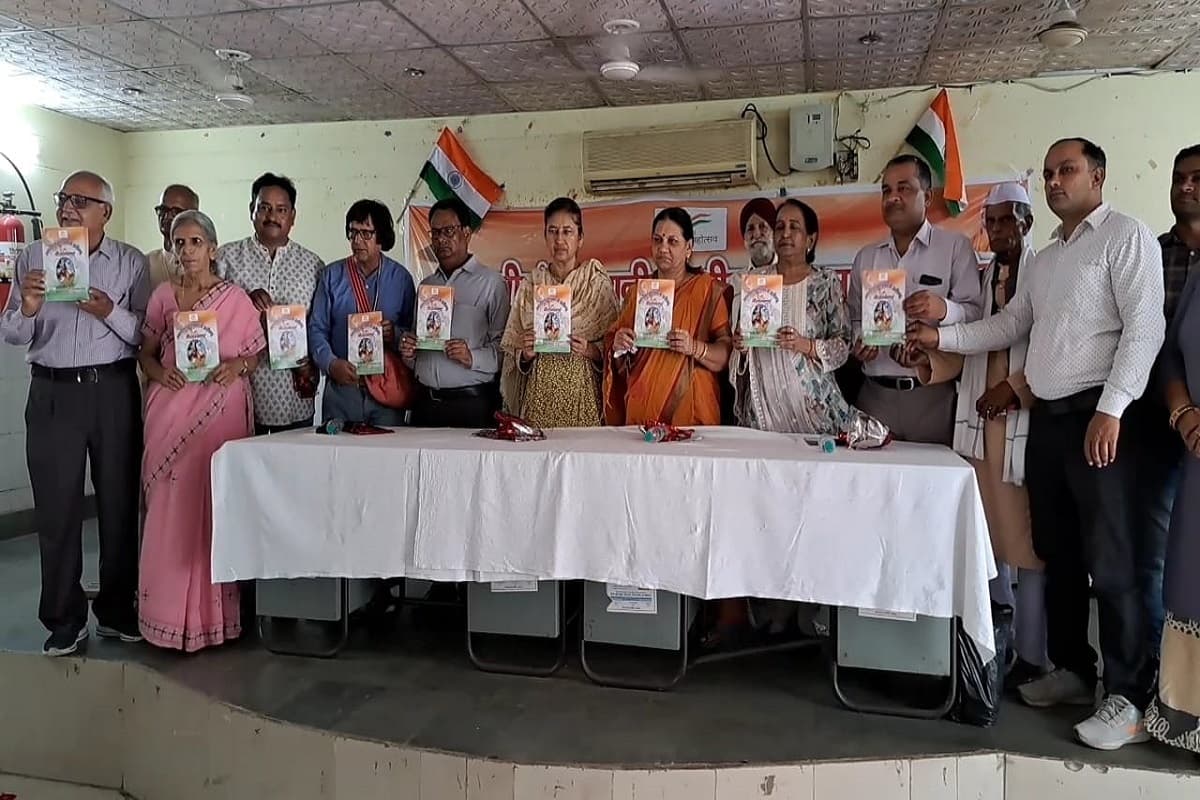 अलीगढ़: अस्पताल में मना रानी लक्ष्मीबाई का शहादत दिवस, आजादी की गुमनाम वीरांगनाओं के वंशज को किया गया सम्मानित