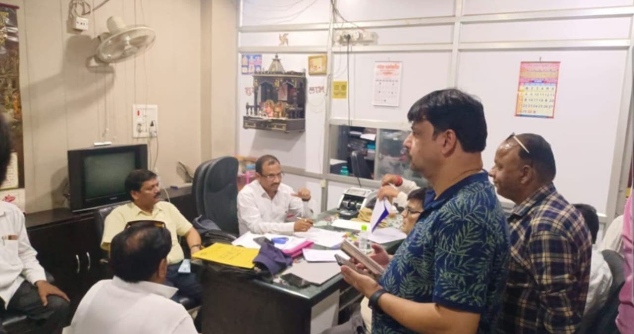 अलीगढ़ः GST की टीम का तीन ठिकानों पर छापामार कार्रवाई, जिले के अन्य कारोबारियों में भी मची हलचल