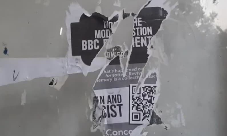 Aligarh: बीबीसी डॉक्यूमेंट्री विवाद पहुंचा अलीगढ़ मुस्लिम यूनिवर्सिटी, QR कोड के साथ लगे पोस्टर, देखने की अपील