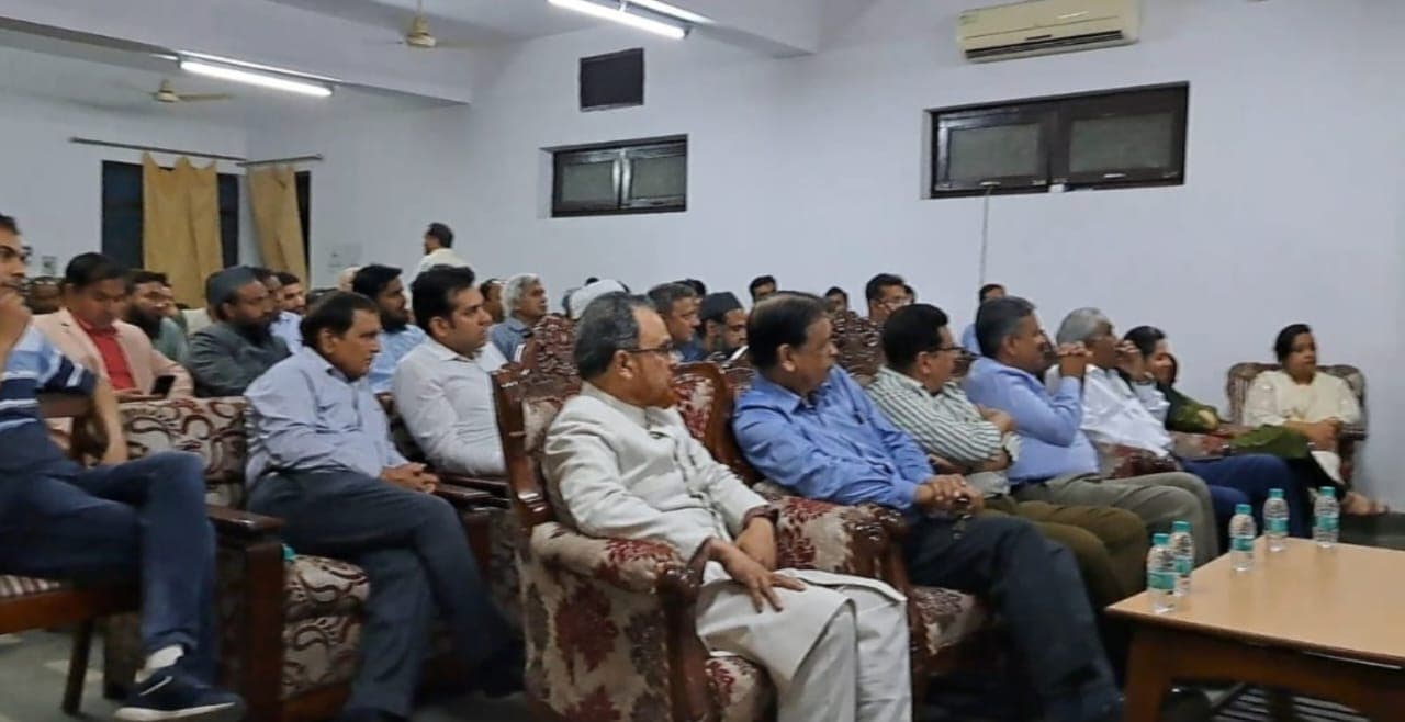 अलीगढ़ः AMU में जनरल बॉडी मीटिंग का आयोजन, शिक्षक एसोसिएशन का चुनाव कराने की बनी रणनीति