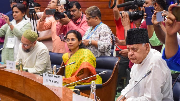 All Party Meeting: श्रीलंका संकट पर सर्वदलीय बैठक में राज्यों के कर्ज का उठा मुद्दा, विपक्ष ने किया विरोध