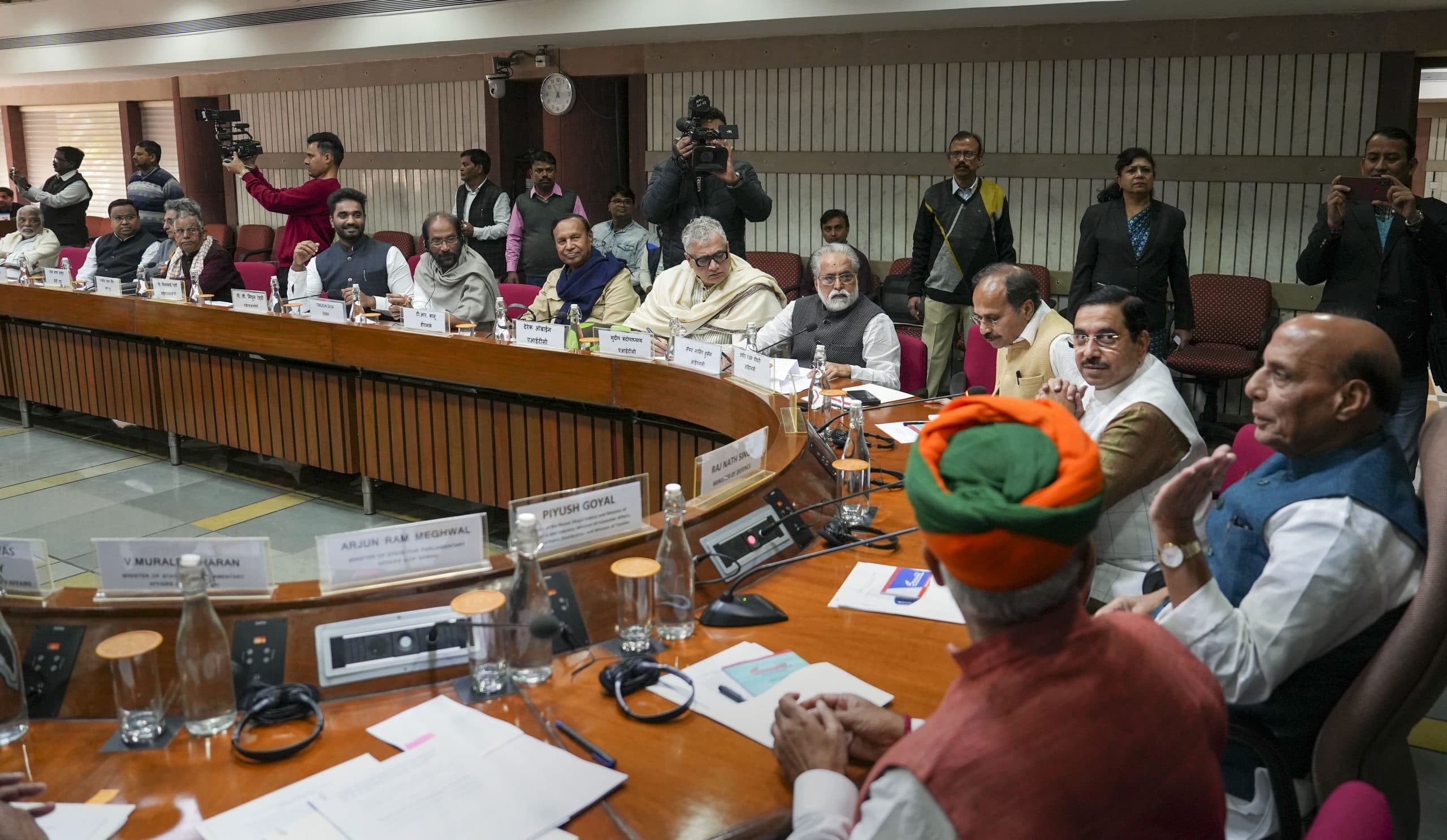 संसद का शीतकालीन सत्र भी हो सकता है हंगामेदार, विपक्ष ने सरकार को घेरने की बनाई रणनीति