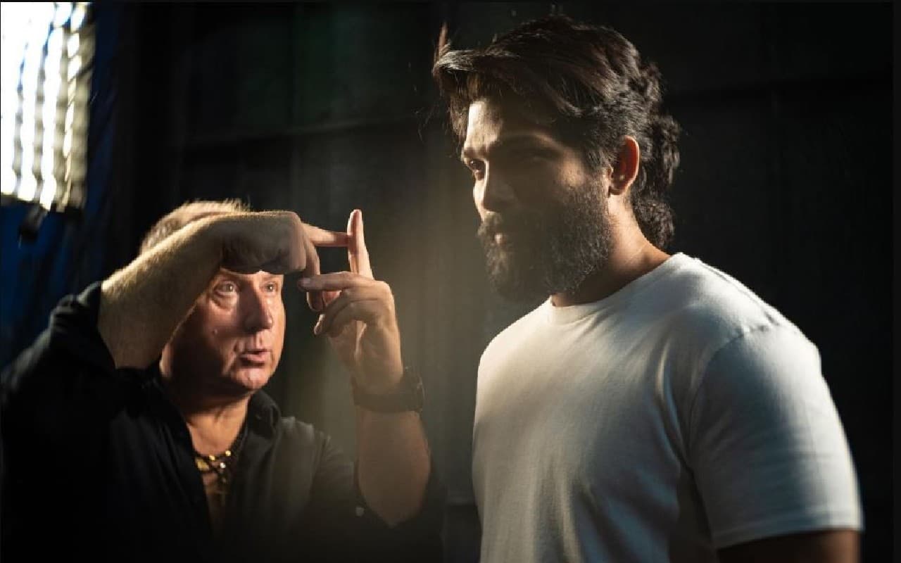 अल्लू अर्जुन ने शुरू की 'पुष्पा 2' की शूटिंग, फिल्म के सेट से वायरल हुई एक्टर की तस्वीर