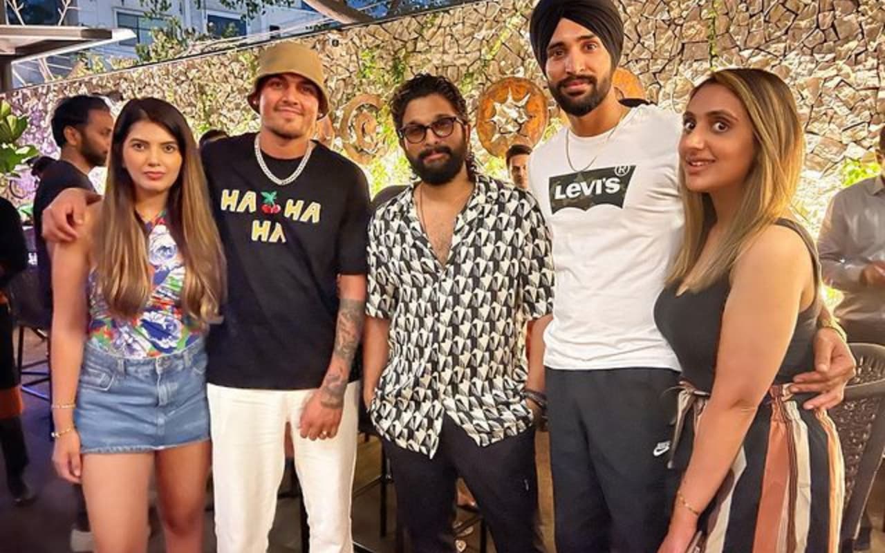 SRH vs PBKS: हैदराबाद के खिलाफ मुकाबले से पहले 'पुष्पा' से मिली पंजाब किंग्स की टीम, फोटो वायरल