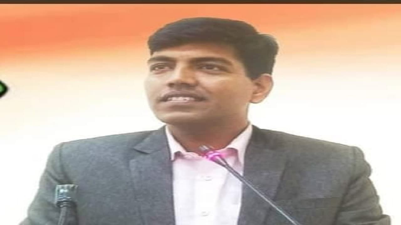 Jharkhand News: गढ़वा के शिक्षक आलोक कुमार का रांची में संदिग्ध अवस्था में मिला शव, जांच में जुटी पुलिस Jharkhand News: गढ़वा के शिक्षक आलोक कुमार का रांची में संदिग्ध अवस्था में मिला शव, जांच में जुटी पुलिस