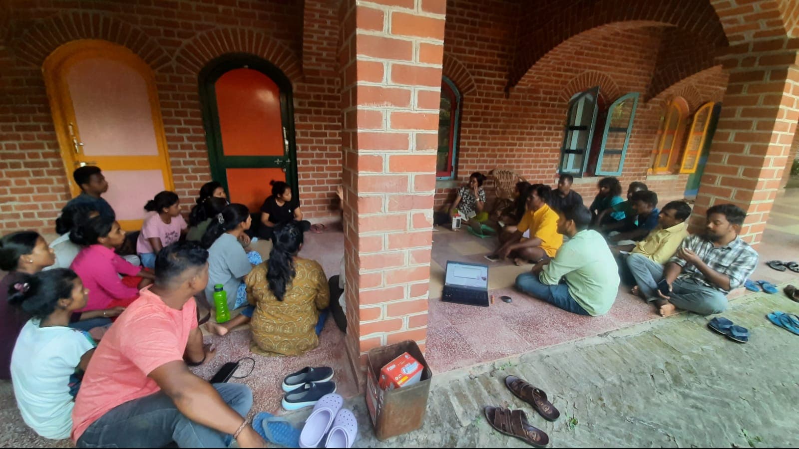 आदिवासी समुदाय के विकास में कला, डिजाइन और टेक्नोलॉजी की संभावना तलाश रहे देश भर के प्रोफेशनल्स