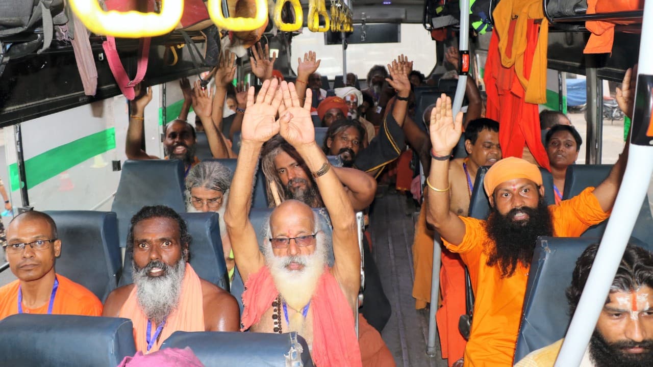 Amarnath Yatra: आतंकी खतरे की आशंका से बेपरवाह सैकड़ों श्रद्धालु जम्मू पहुंचे, पहला जत्था रवाना