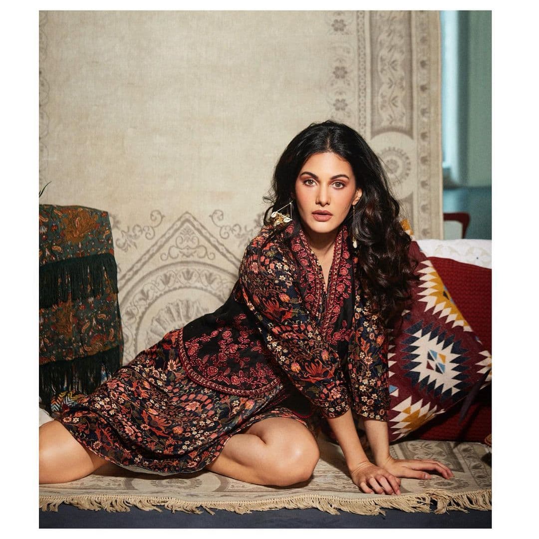 Celebrity workout : एक्सरसाइज के लिए खुद को मोटिवेट करना चाहते हैं, तो Amyra Dastur का वर्कआउट वीडियो देखें