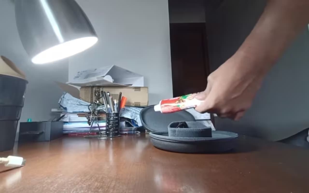 Amazon से मंगाया 20 हजार रुपये का हेडफोन, पार्सल खोला तो निकला टूथपेस्ट