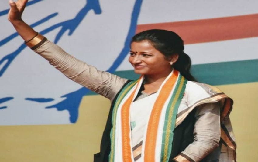 बड़कागांव विधायक अंबा प्रसाद ने 2019 के चुनाव के वक्त नहीं दी पूरी जानकारी, निर्वाचन आयोग ने लिया संज्ञान