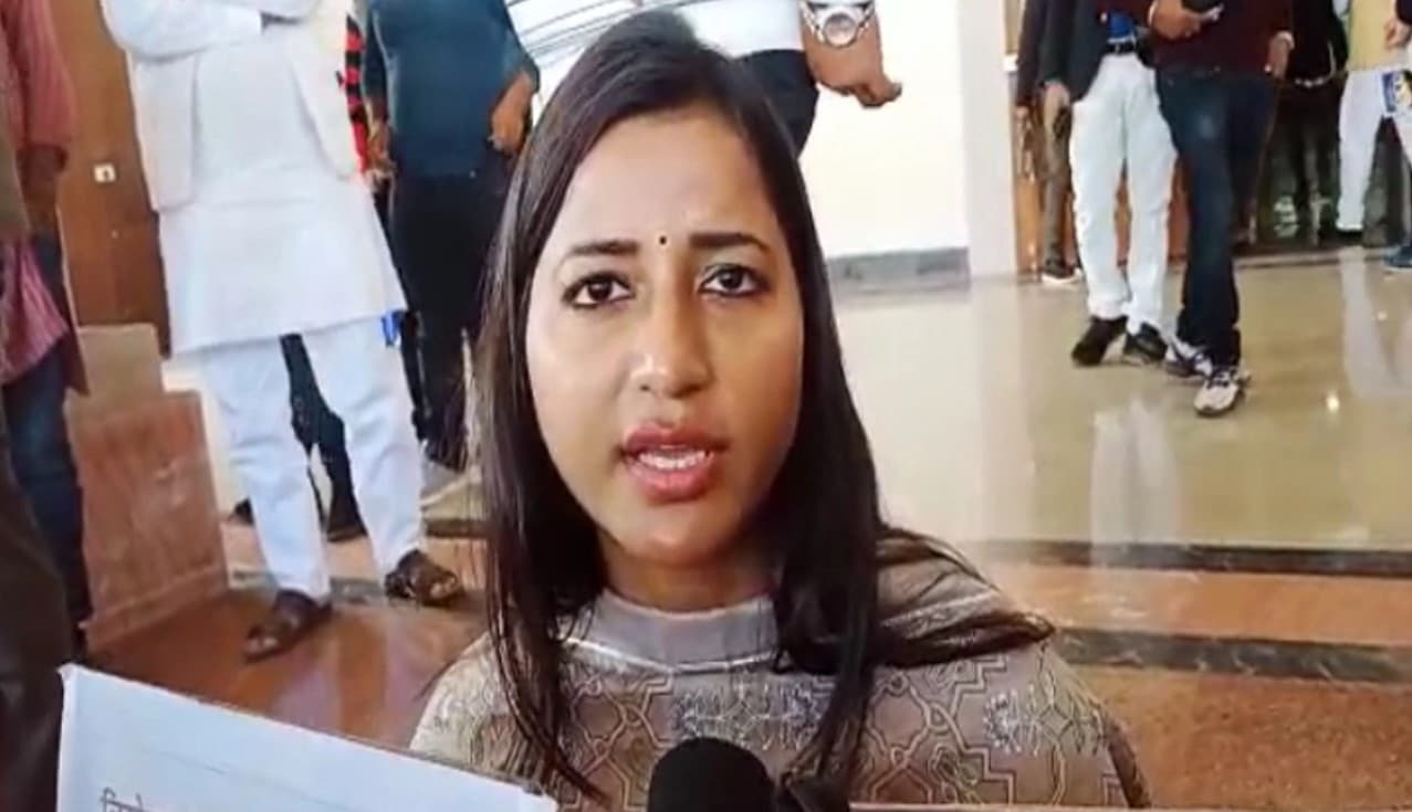 प्रशासन की रोक के बावजूद झारखंड की इस विधायक विधायक ने 50 डिसमिल सरकारी जमीन पर किया कब्जा