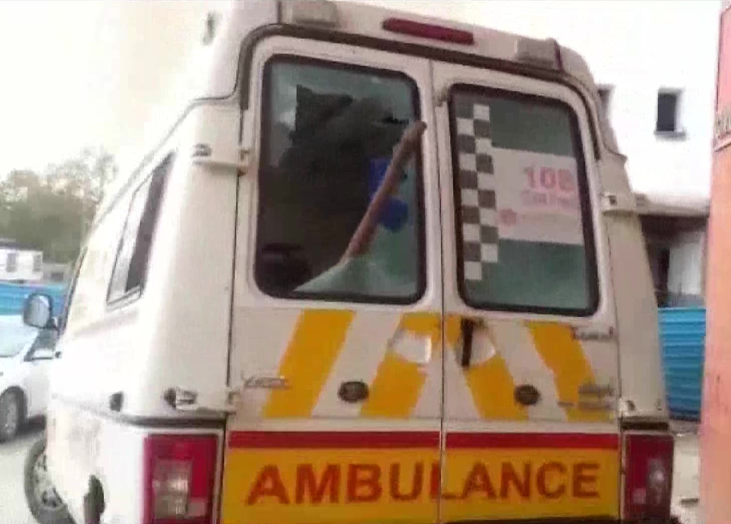 कोरोना का शक : महिला के अंतिम संस्कार में ग्रामीणों ने काटा हंगामा, पुलिस पर किया पथराव