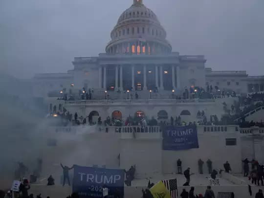 Capitol Hill Violence Live : अमेरिका में हिंसक प्रदर्शन के बीच ट्रंप ने कहा – 20 जनवरी को होगा सत्ता का हस्तांतरण