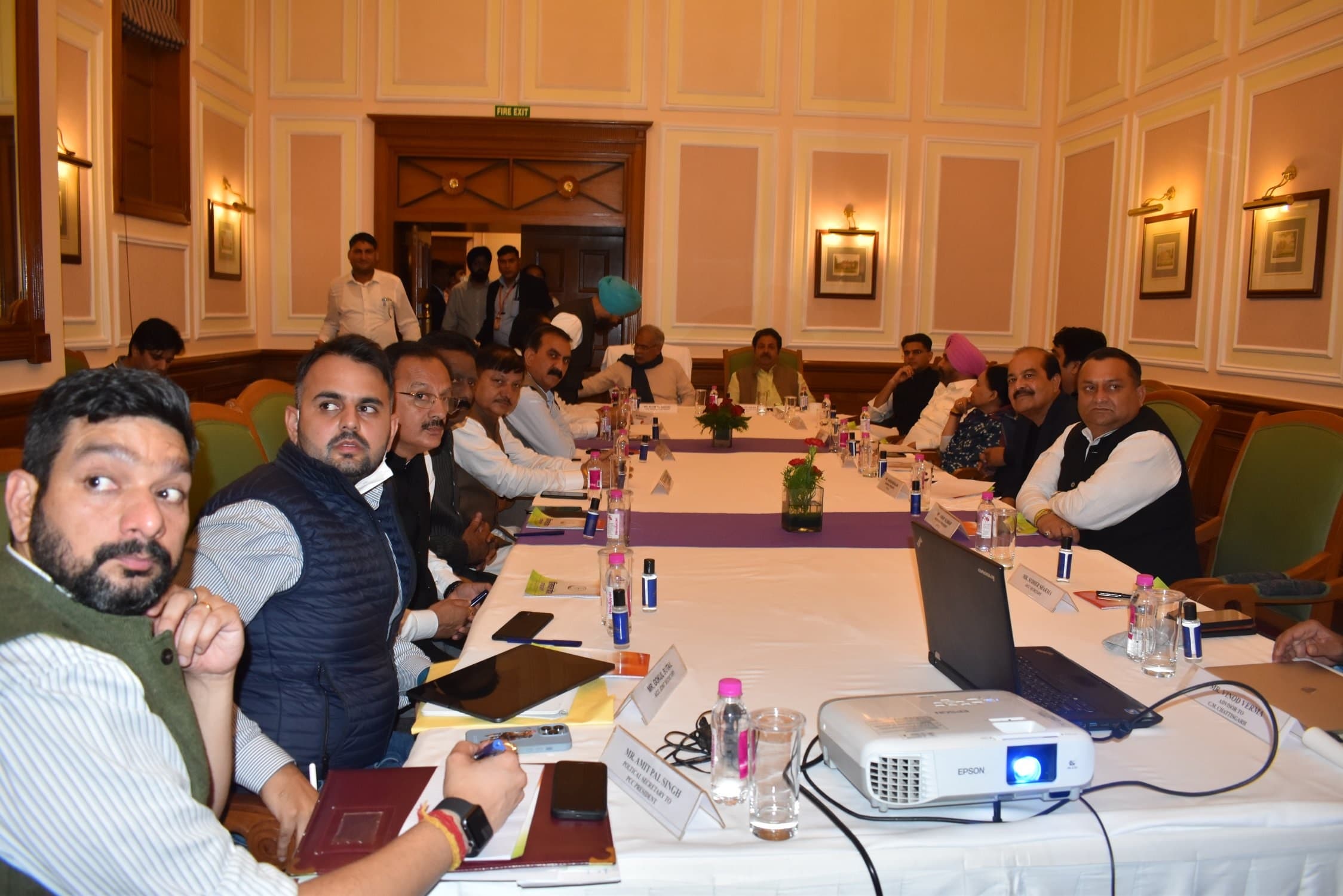 हिमाचल रिजल्ट से पहले कांग्रेस की बड़ी कार्रवाई, 30 नेताओं को पार्टी से किया निष्कासित, जानें कारण