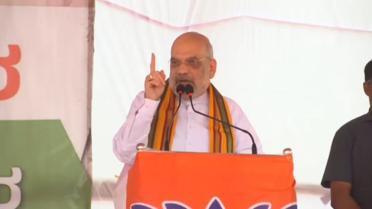 कर्नाटक में अमित शाह ने कांग्रेस पर किया करारा प्रहार, बोले- मोदी जी को जितना गाली दोगे, कमल उतना खिलेगा