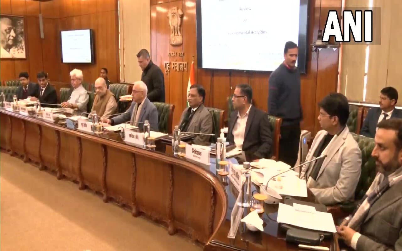 जम्मू-कश्मीर की सुरक्षा पर गृह मंत्रालय अलर्ट, अमित शाह ने बुलाई हाई लेवल मीटिंग, आईबी-रॉ के चीफ भी शामिल