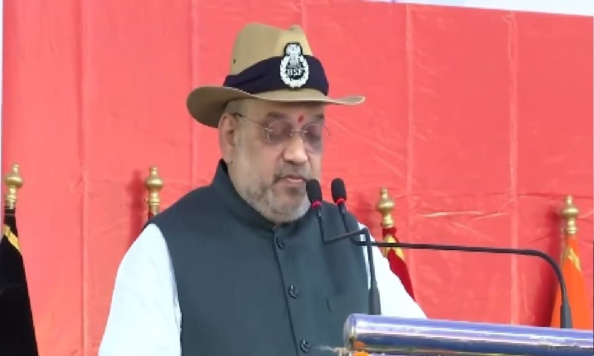 भारत-पाकिस्तान सीमा पर पहुंचे अमित शाह, कहा- देश को बीएसएफ पर गर्व