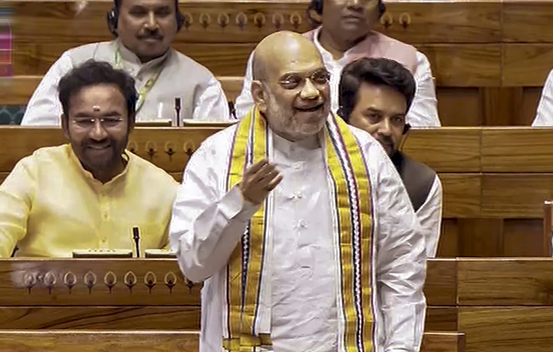 Women Reservation Bill: अमित शाह का राहुल गांधी पर पलटवार, देश सरकार चलाती है, सचिव नहीं, जानें बड़ी बातें