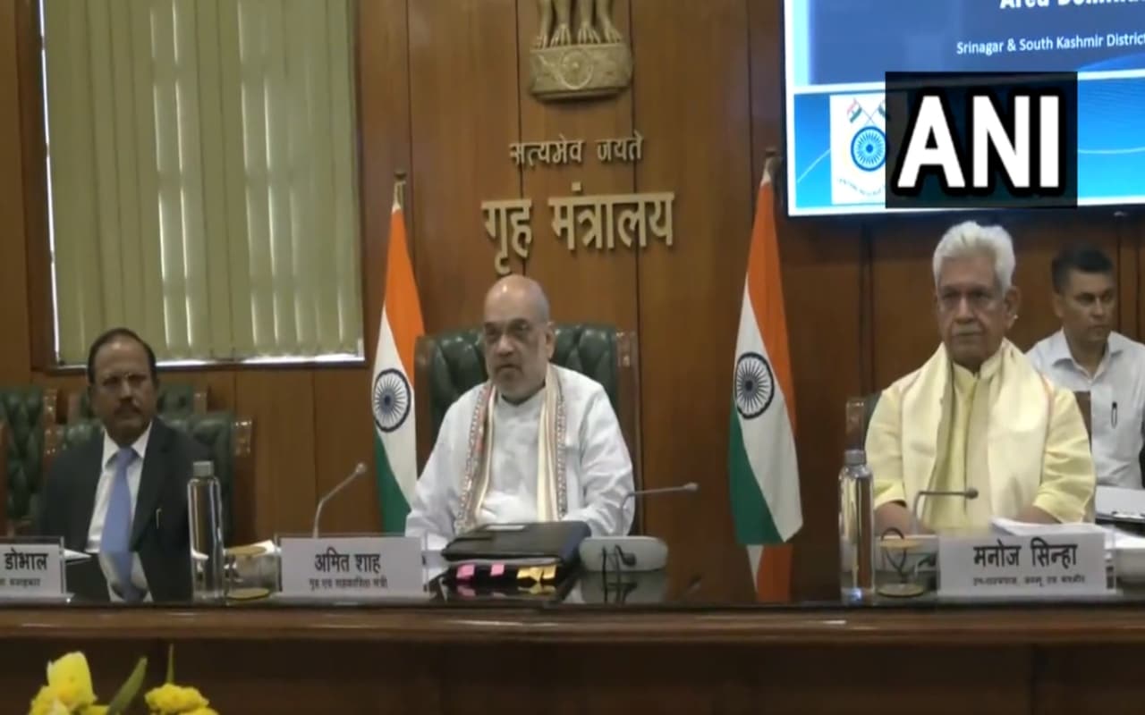 जम्मू-कश्मीर: सुरक्षा की समीक्षा को लेकर अमित शाह ने की हाई लेवल मीटिंग, LG मनोज सिन्हा और NSA हुए शामिल