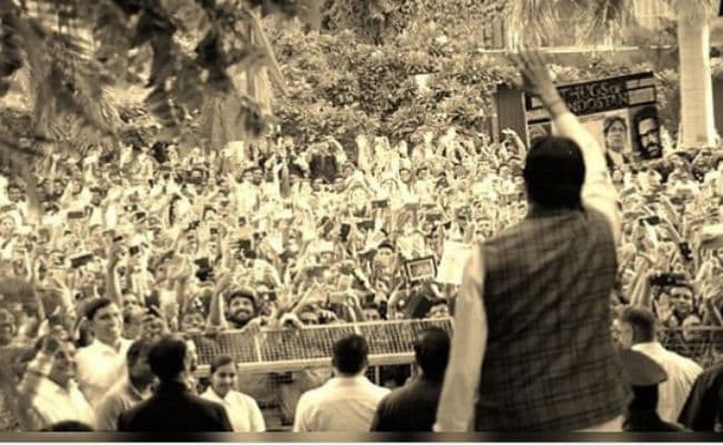 15 दिन से अस्पताल में भर्ती हैं अमिताभ बच्चन, लिखा भावुक पोस्‍ट - आप जो हाथ प्‍यार और समर्थन में उठाते हैं....