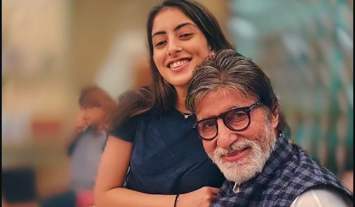 अमिताभ बच्चन की नातिन नव्या नवेली की टी-शर्ट पर लिखा है खास संदेश, तसवीर देख महानायक ने दिया ऐसा रिएक्शन