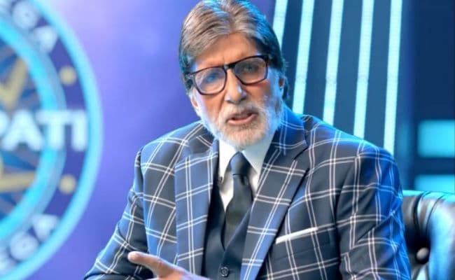 Amitabh Bachchan: सुरक्षा घेरा तोड़कर बिग बी से मिलने पहुंचा फैन, मांगा ऑटोग्राफ, देखें तस्वीरें