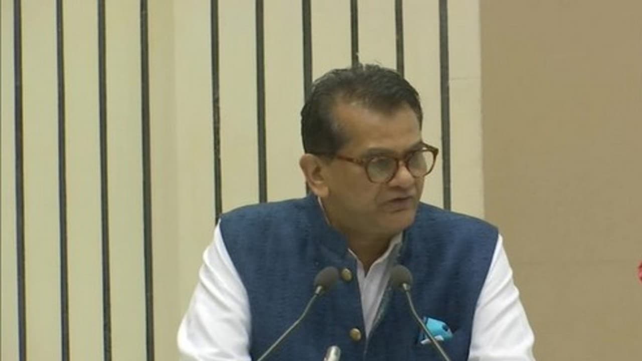 नीति आयोग ने आधार को सरकारी योजनाओं का बताया 'आधार', अमिताभ कांत ने कहा - दो लाख करोड़ से अधिक की हुई बचत