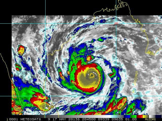 पश्चिम बंगाल के और करीब पहुंचा Amphan Cylone, प्रशासन अलर्ट पर