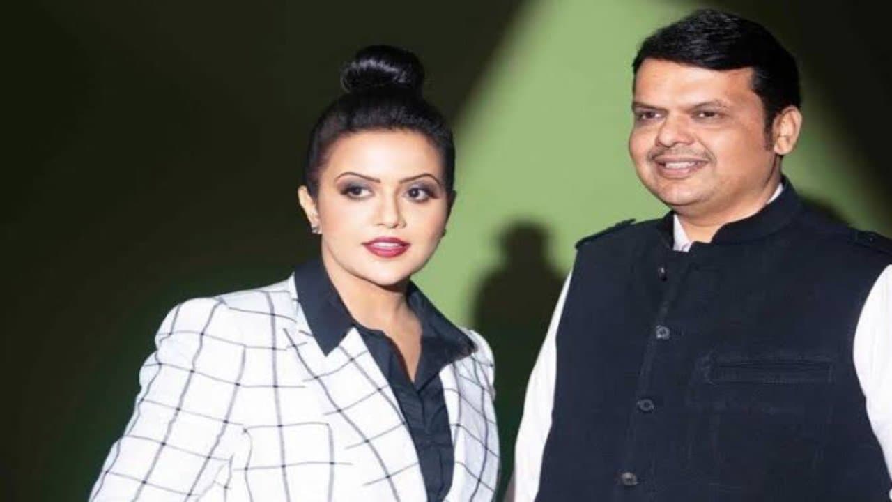 देवेंद्र फडणवीस की पत्नी से जबरन वसूली? सट्टेबाज अनिल जयसिंघानी के खिलाफ चार्जशीट दायर