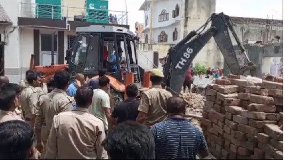 अमरोहा में निर्माणाधीन सिनेमाघर का लिंटर गिरा, दो मजदूरों की मौत, लापरवाही बरतने का आरोप