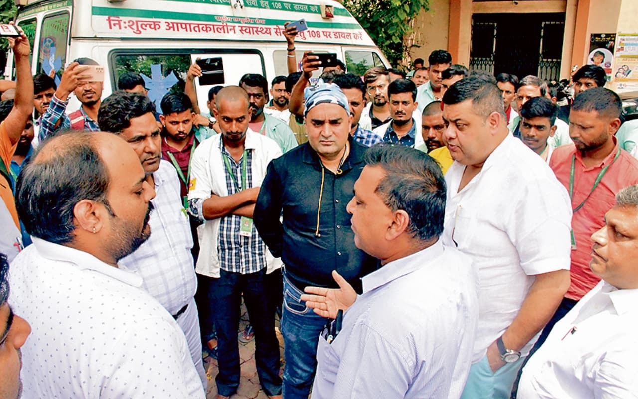 धनबाद में नयी एजेंसी ने अपने हाथों में ली 108 एंबुलेंस संचालन की व्यवस्था, आज से सेवा शुरू