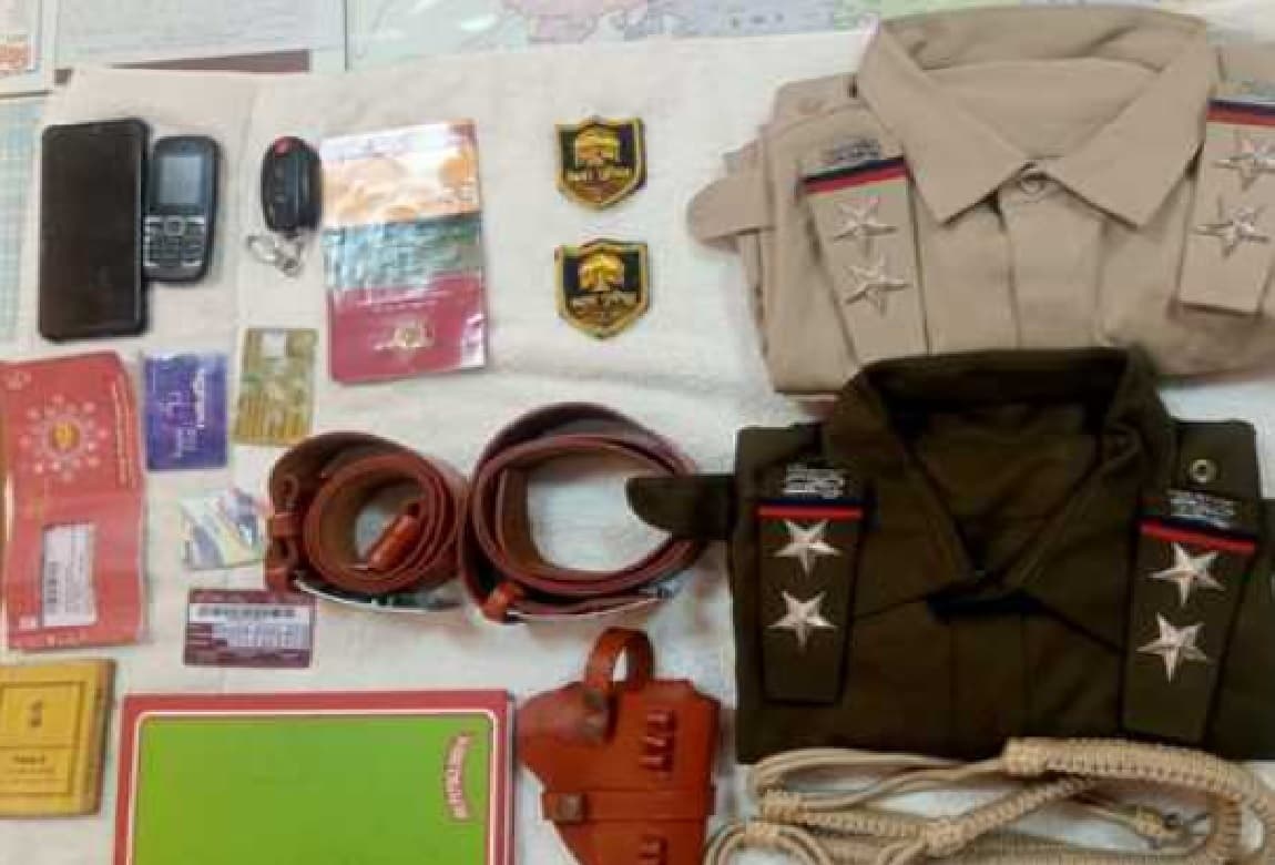 बेगूसराय में फर्जी STF अधिकारी बन धौंस जामाता था युवक, वर्दी समेत कई सामान के साथ पुलिस ने किया गिरफ्तार