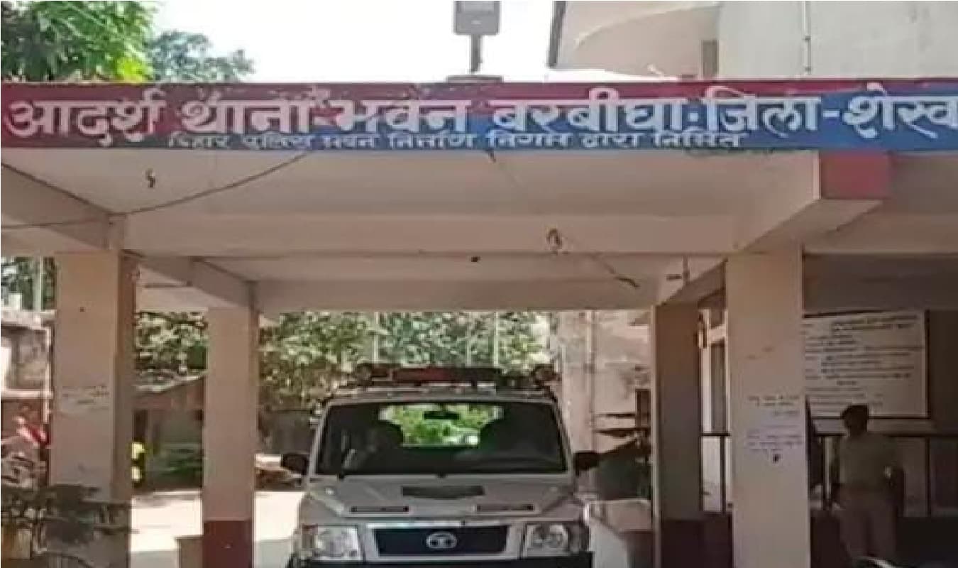 बक्सर का घनश्याम अपने श्राद्धकर्म के 30 साल बाद लौटा घर, जीवित देख भावुक हुए परिजन