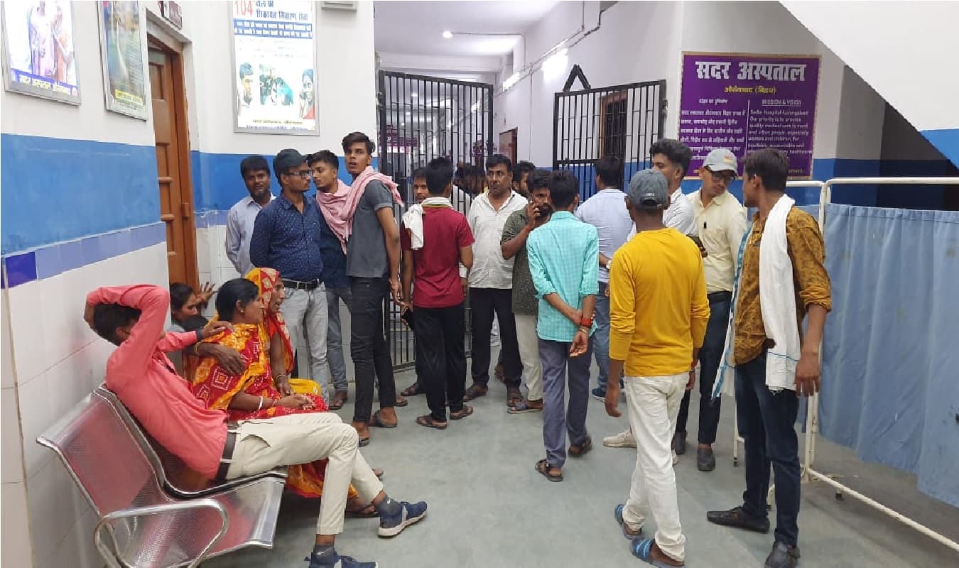 डुमरांव में चलती ट्रेन के आगे बच्चे को गोद में लेकर कूद गई महिला, बच्चे की गयी जान